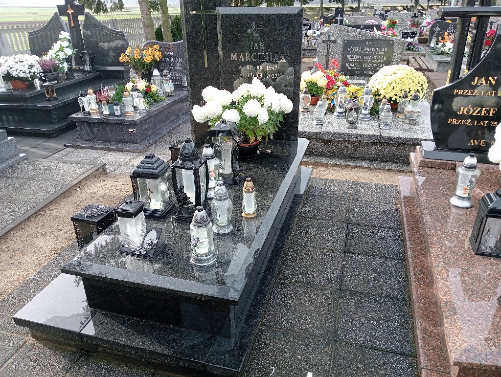 Grób Maria Marcinak