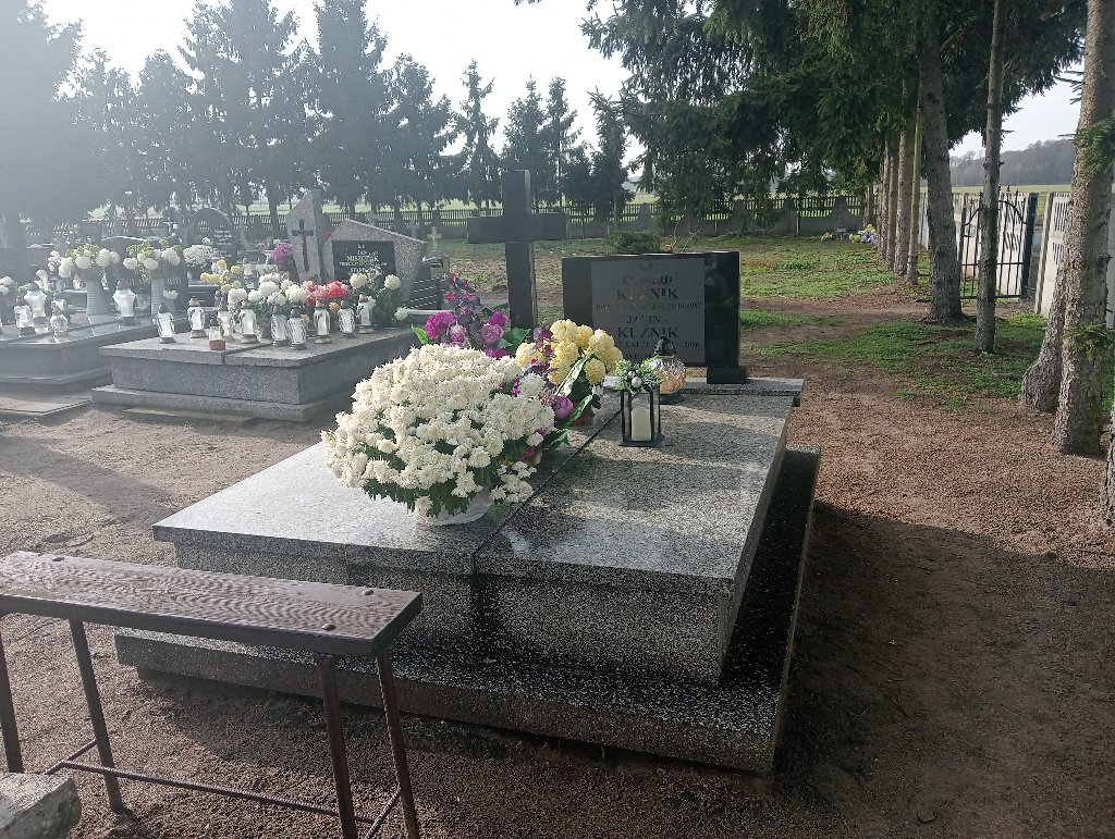 Grób Edward Kuźnik